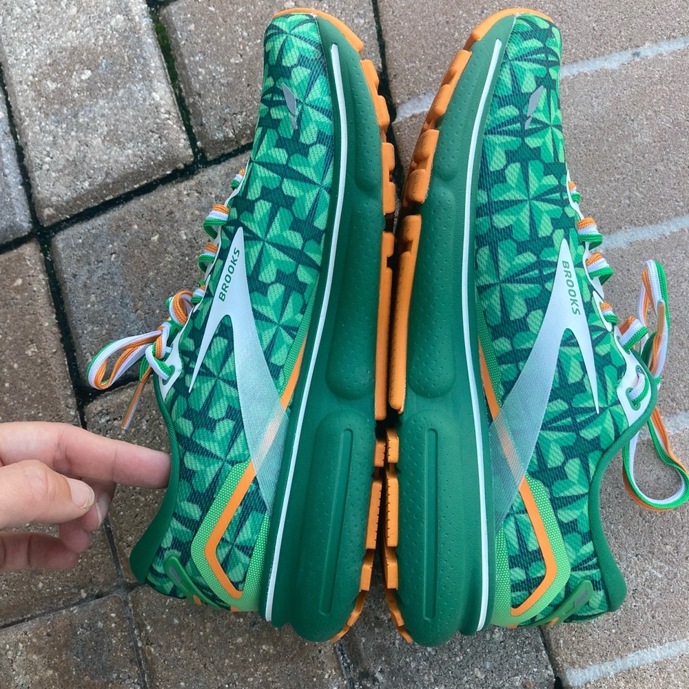 Brooks Run Lucky Gosht 15 Woman’s size 6 St Patrick’s celebration - Picture 8 of 8